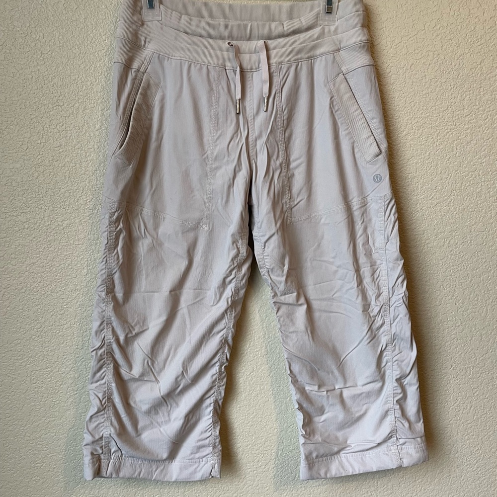 Lululemon Beige Capri Size 6